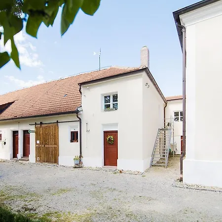 شقة Historischer Pfarrhof Niederleierndorf