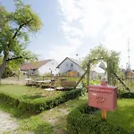 Historischer Pfarrhof Niederleierndorf 公寓