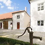 Historischer Pfarrhof Niederleierndorf *