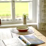 Historischer Pfarrhof Niederleierndorf 公寓