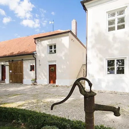 Historischer Pfarrhof Niederleierndorf *