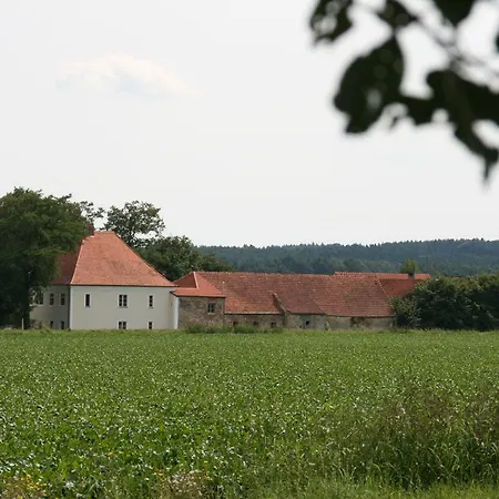 Historischer Pfarrhof Niederleierndorf *
