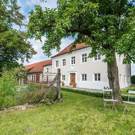 Historischer Pfarrhof Niederleierndorf