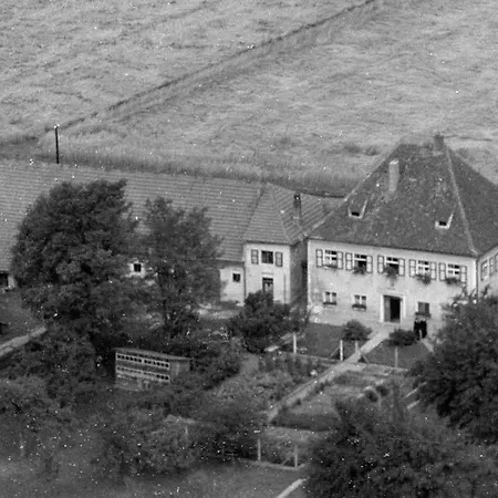 Historischer Pfarrhof Niederleierndorf 公寓